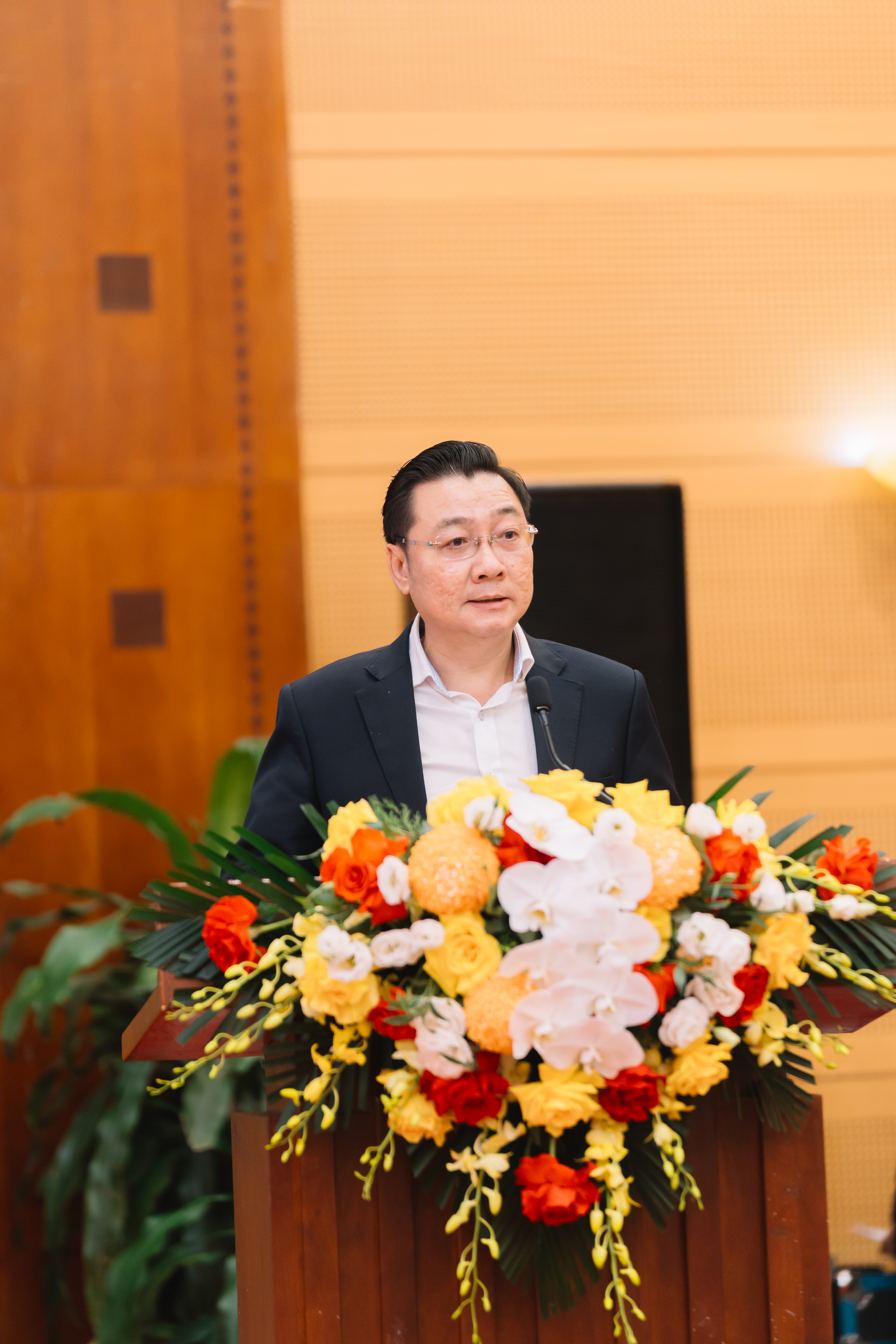 Ông Huỳnh Văn Pháp (Phó Tổng Giám đốc AgriS) chia sẻ kinh nghiệm thực tiễn về khởi nghiệp đổi mới sáng tạo và cách doanh nghiệp tận dụng tri thức khoa học để tạo lợi thế cạnh tranh.