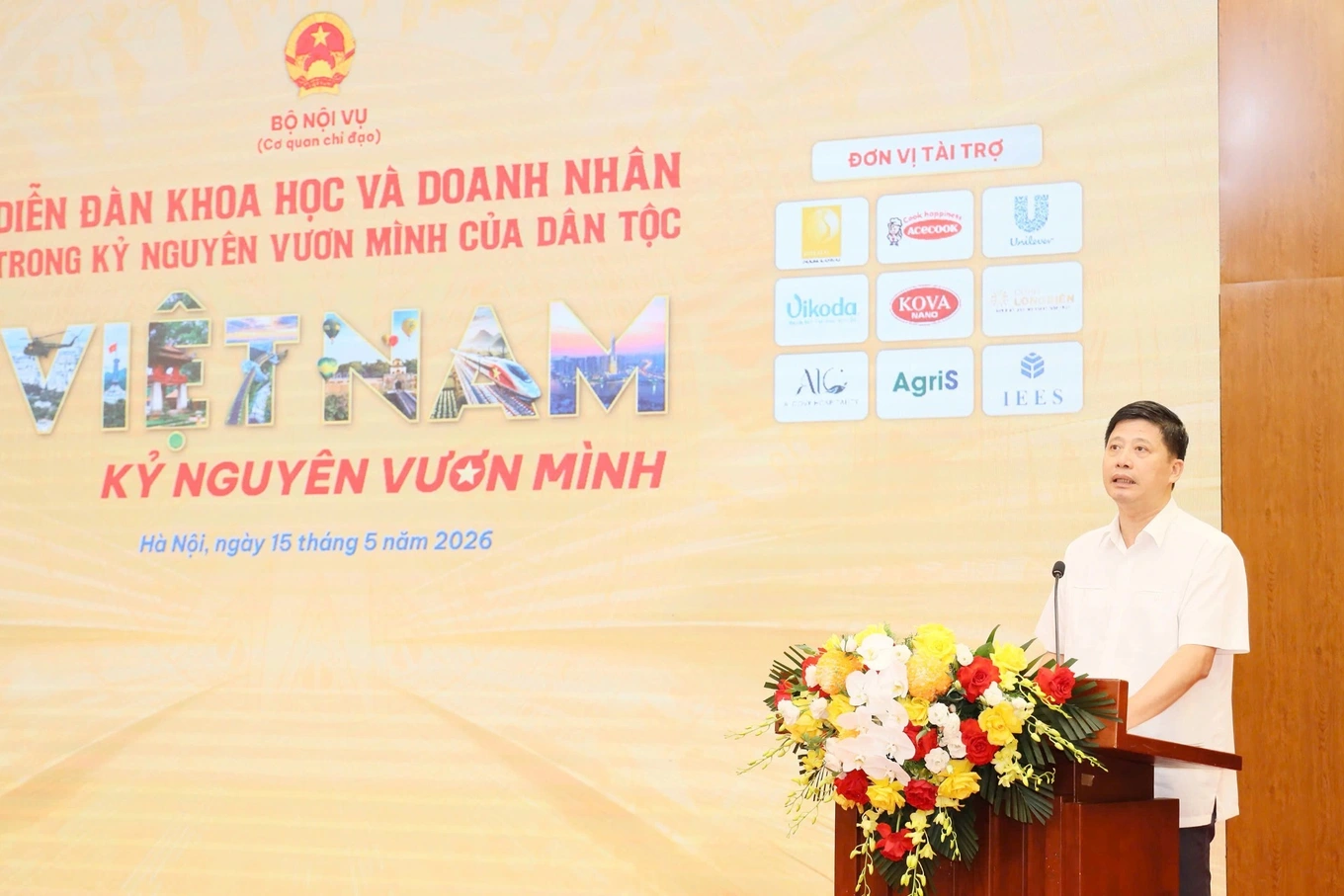 Ông Nguyễn Tiến Đạo, Phó Vụ trưởng Vụ Tổ chức phi chính phủ trình bày tham luận tại Diễn đàn.