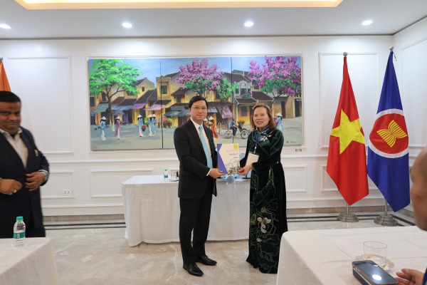 Đoàn đại biểu GTTCI VN thăm làm việc với Đại sứ quán Việt Nam tại Ấn Độ