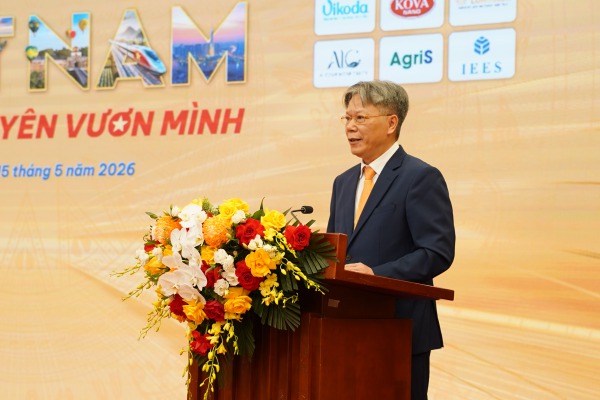 TS Trần Nghị, Tổng Biên tập Tạp chí Tổ chức nhà nước và Lao động phát biểu khai mạc Diễn đàn.