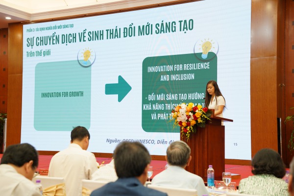 Bà Nguyễn Phương Linh, Hội Nghiên cứu Khoa học Đông Nam Á - Việt Nam trình bày tham luận với chủ đề 