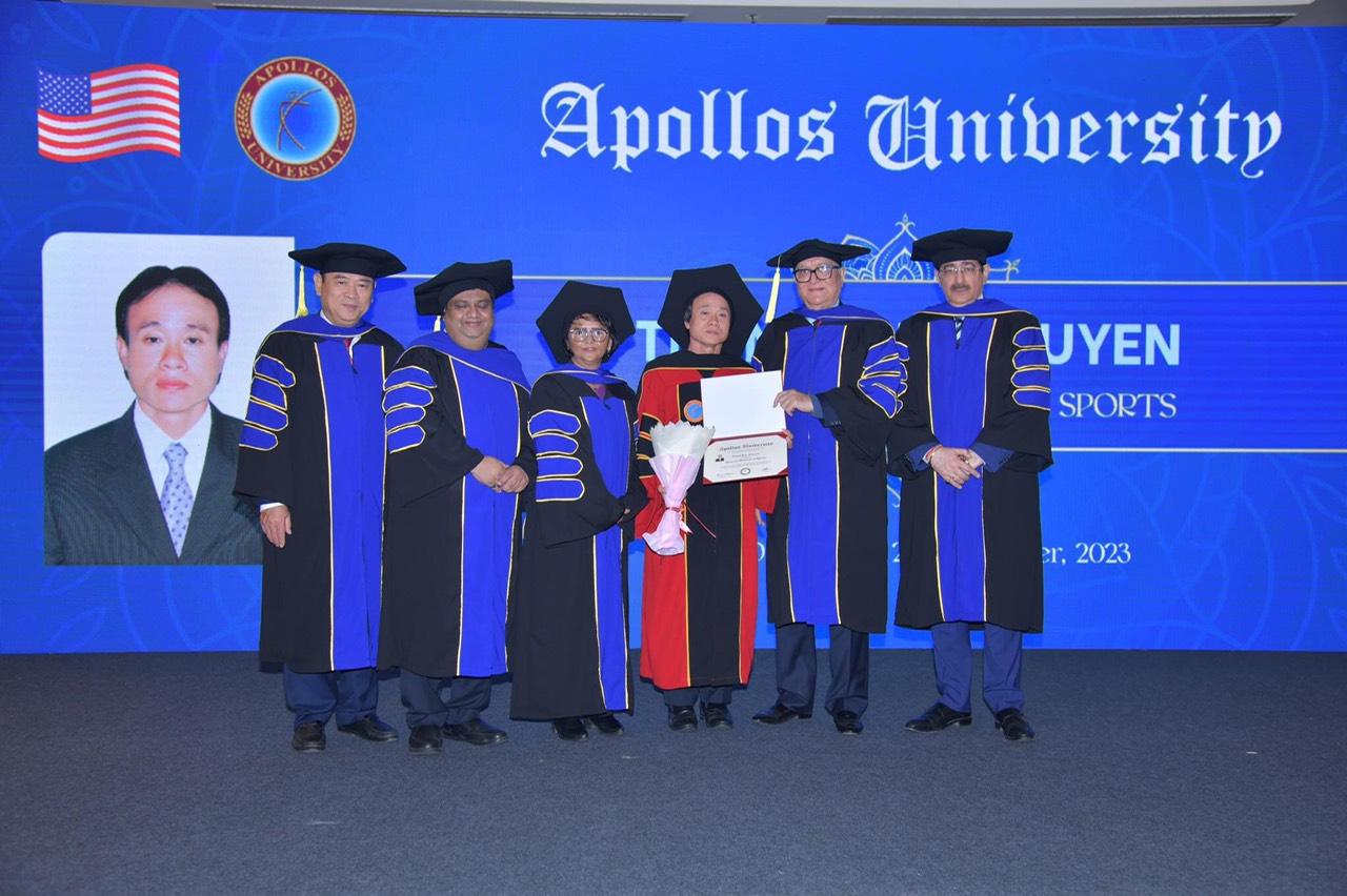 Ông Nguyễn Thanh Huy nhận bằng Tiến sĩ danh dự của Đại học Apollos, Hoa Kỳ